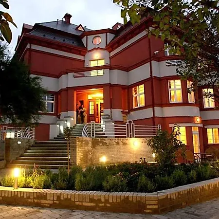 Hotel Villa Hotel 4*