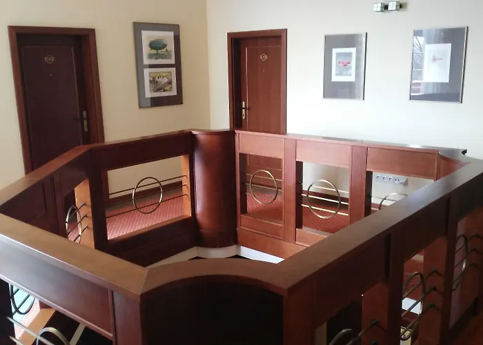מלון Hotel Villa 4*
