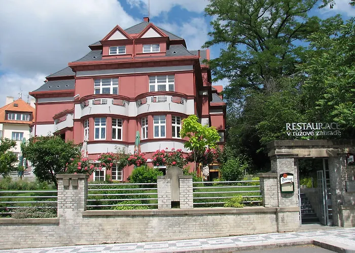 Hotel Villa מלון 4*